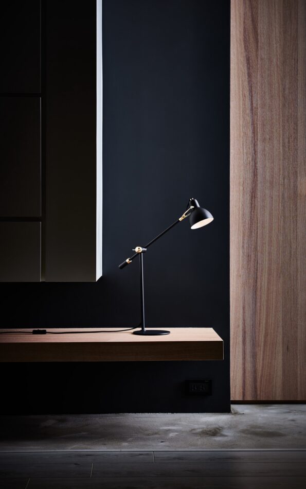 Laito Gentle Table Lamp - Black/Gold