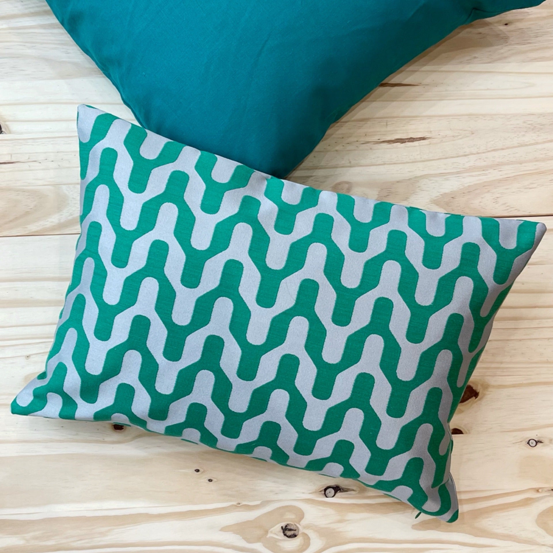 Santi Lumber Pillow - Emerald green - 20" x 14"