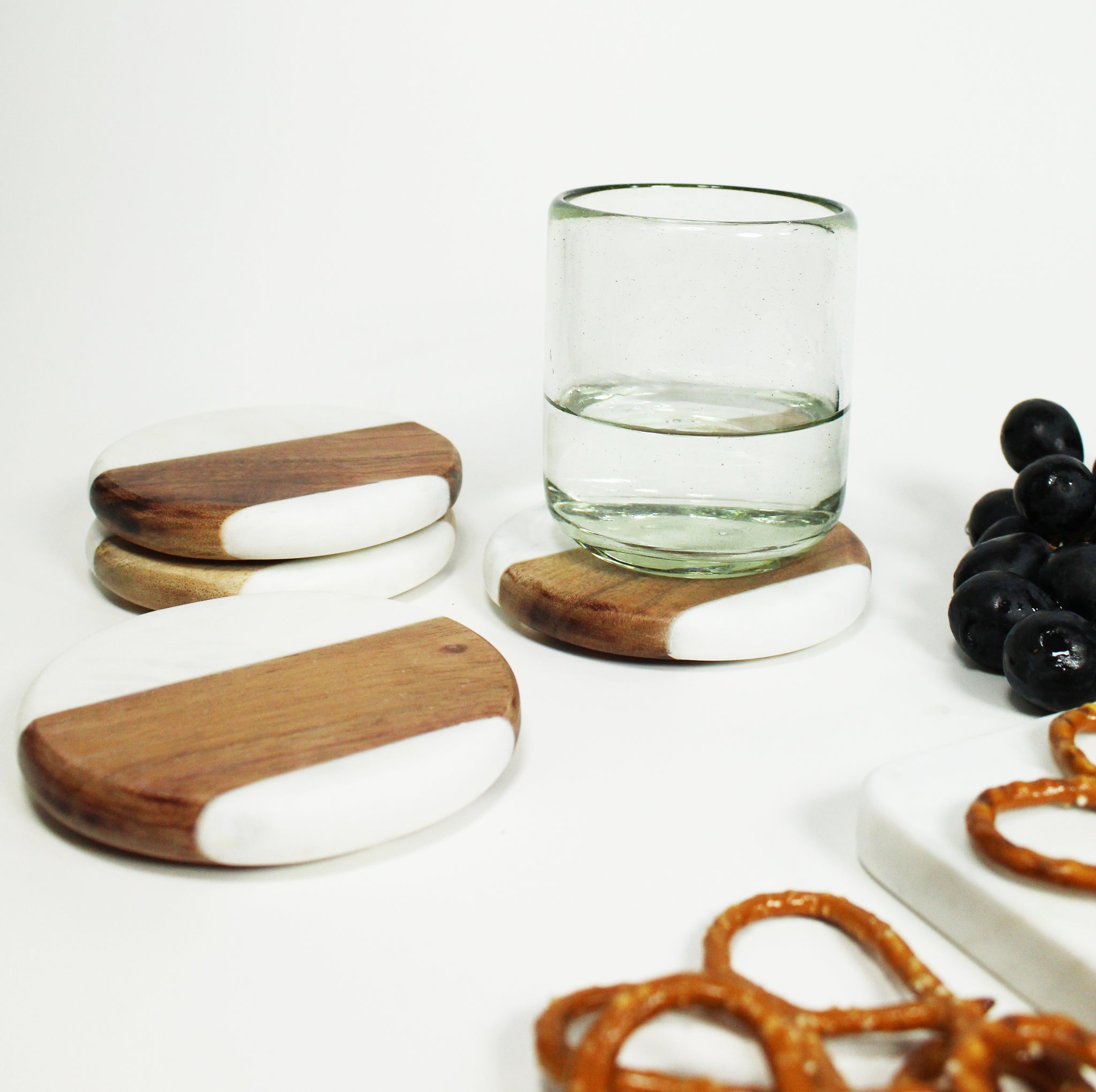 Round coasters -White Marble & Wood